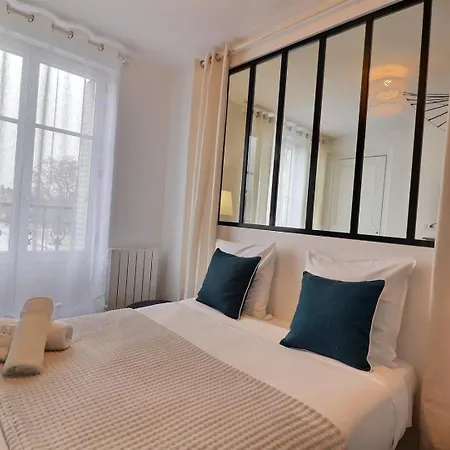 Le Cocon Des Halles * Ideal Couple / Amis Ou Solo * Wifi * Elegance * Pieds Des Halles * 2 Lits *
