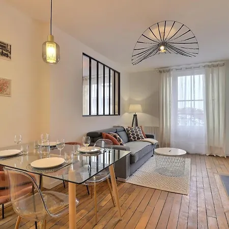 Le Cocon Des Halles * Ideal Couple / Amis Ou Solo * Wifi * Elegance * Pieds Des Halles * 2 Lits Труа