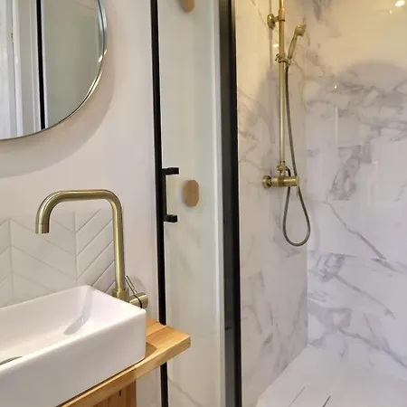 Le Cocon Des Halles * Ideal Couple / Amis Ou Solo * Wifi * Elegance * Pieds Des Halles * 2 Lits شقة *