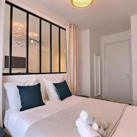 Le Cocon Des Halles * Ideal Couple / Amis Ou Solo * Wifi * Elegance * Pieds Des Halles * 2 Lits شقة *