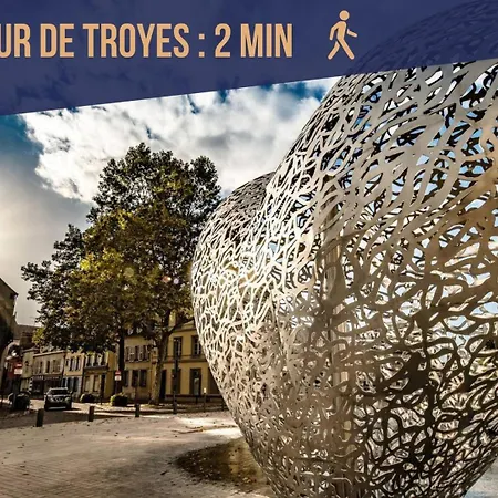Le Cocon Des Halles * Ideal Couple / Amis Ou Solo * Wifi * Elegance * Pieds Des Halles * 2 Lits *