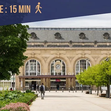 Le Cocon Des Halles * Ideal Couple / Amis Ou Solo * Wifi * Elegance * Pieds Des Halles * 2 Lits *